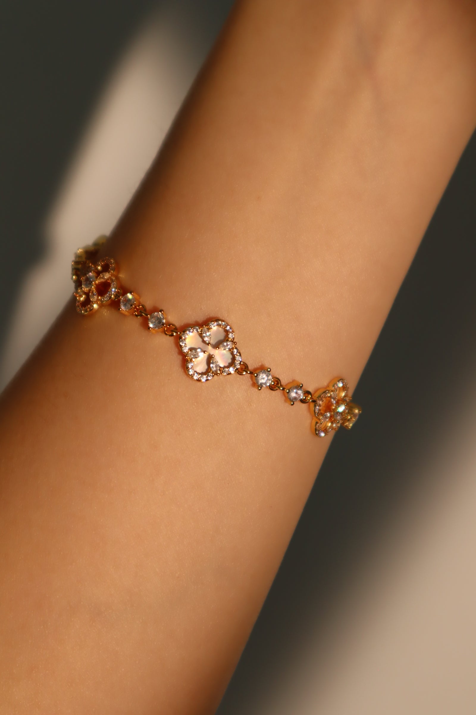 14K Real Gold Plated Lucky Leaf Shell Pearls Bracelet