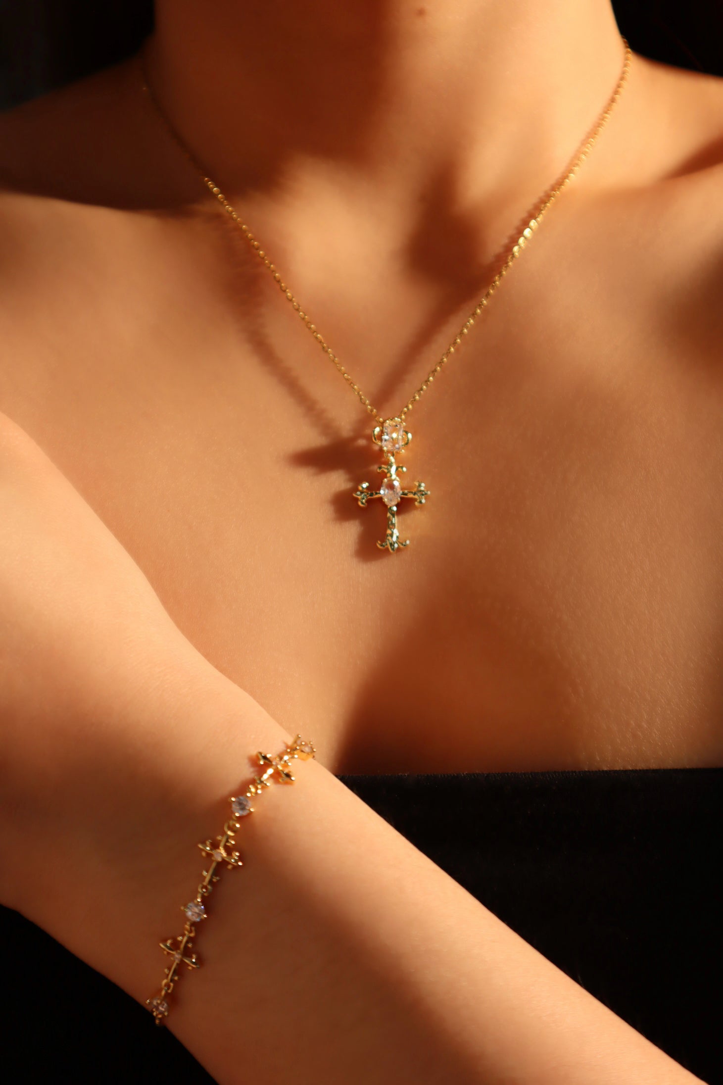 18K Gold Diamond Cross Pendant Necklace