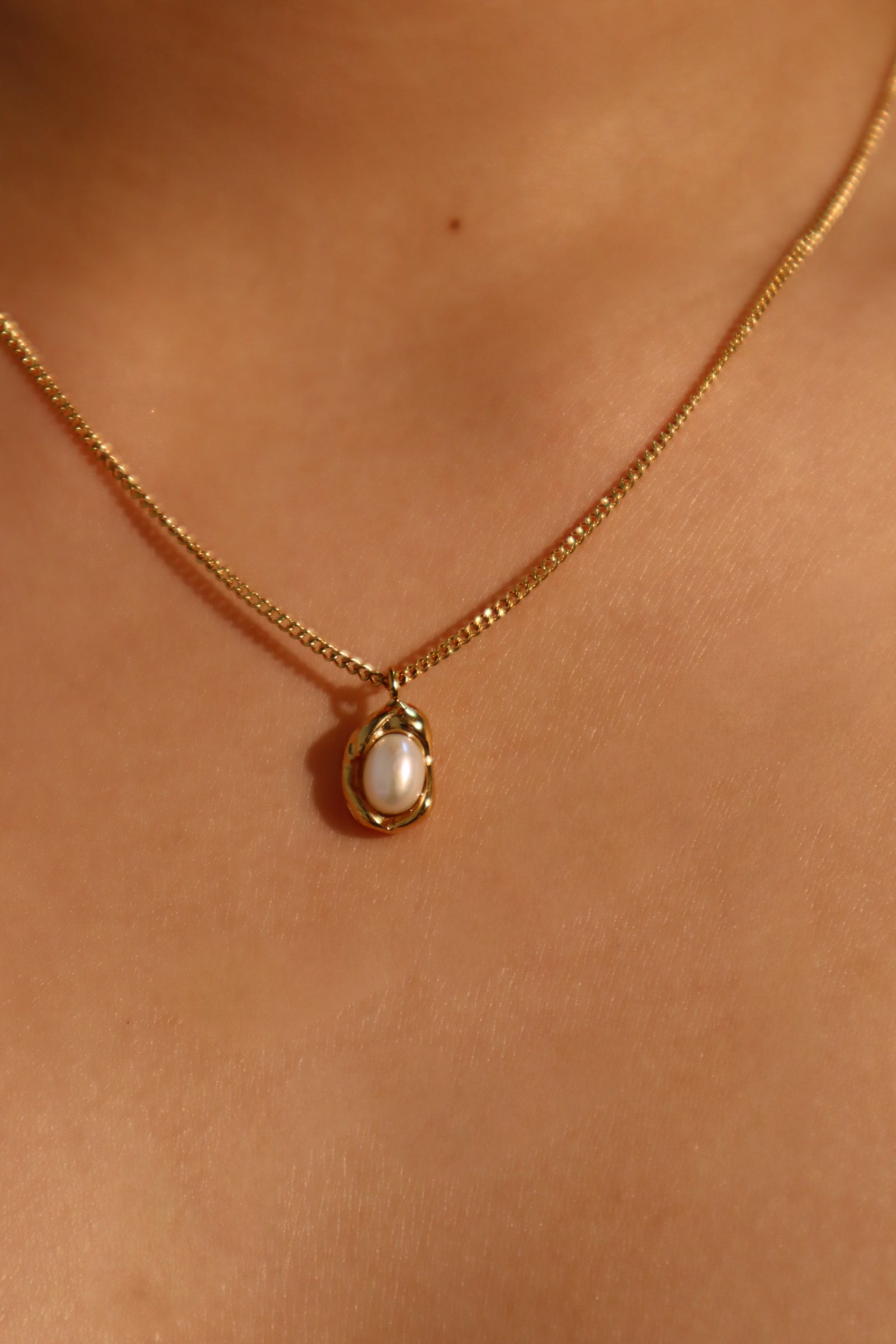 18K Gold Stainless Steel Pearl Shell Necklace