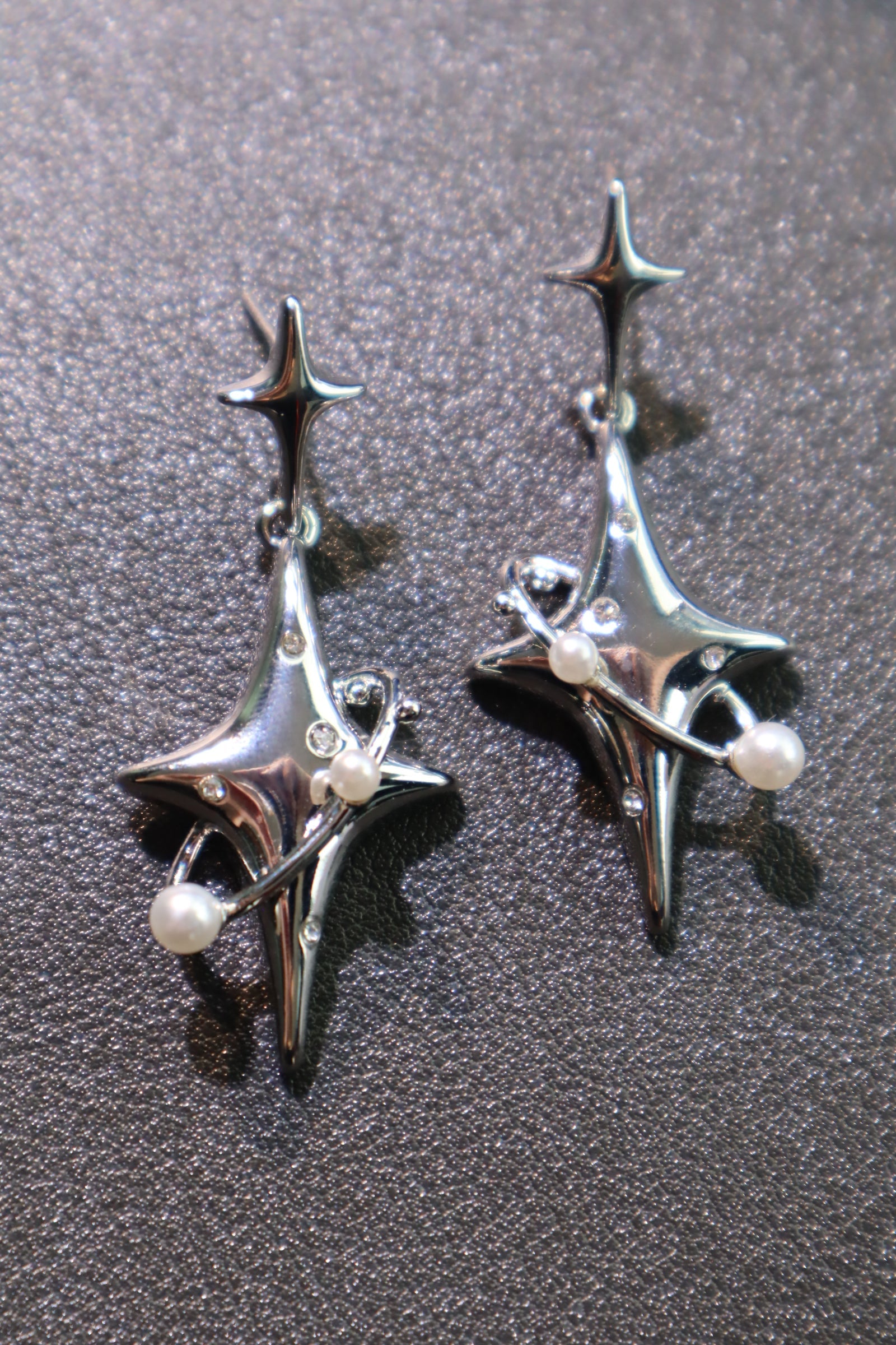 Saturn Pearls Earrings